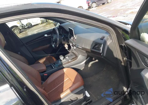 2018 Audi Q5 2.0T Premium/2.0T Tech Premium z USA, uszkodzony, nr VIN WA1BNAFY5J2244014